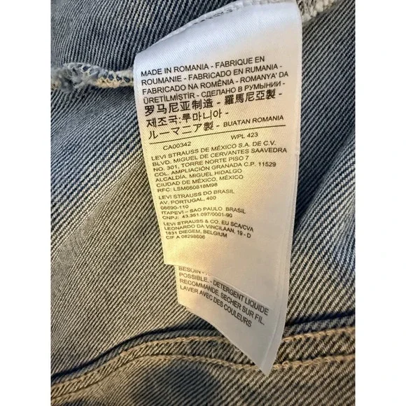 Rare Levi's Denim Jacket Women's Medium Back Pleat Detail Medium Wash